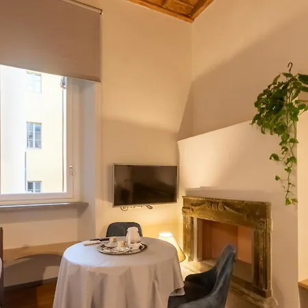 Fontana Di Trevi Luxury בית הארחה רומא