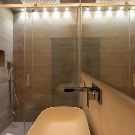 Fontana Di Trevi Luxury בית הארחה *